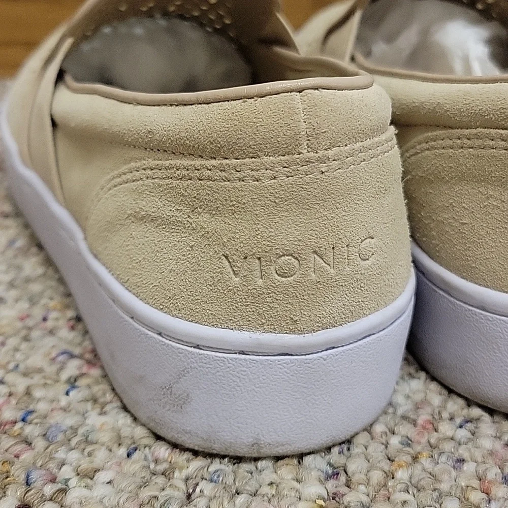 Vionic Beige Perforated Kani Slip-On Loafers Sz 6.5 Removable Insoles
